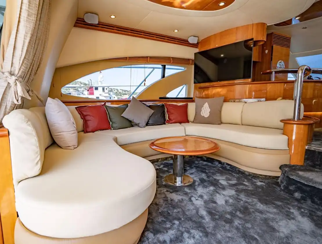 Antalya Yat Kiralama 23m Azimut 62 Fly
